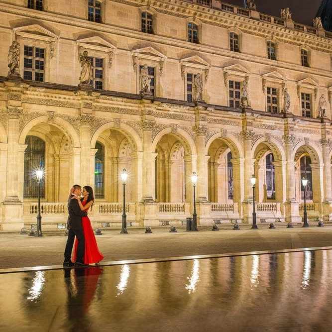 best places to take pictures in paris - the louvre