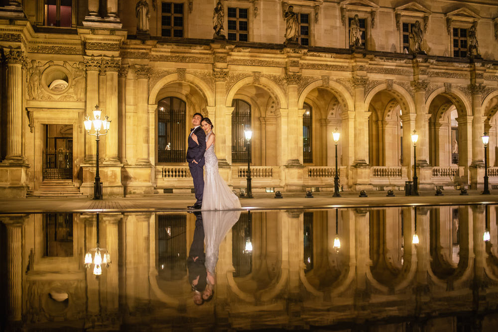 Bride and groom posing for wedding photos in Paris at night