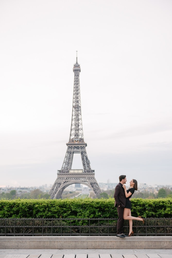 couples photoshoot themes - honeymoon photography in Paris