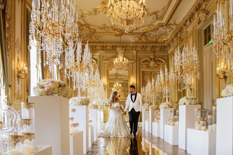 Eiffel Tower wedding at the Shangri La Paris with golden decoration