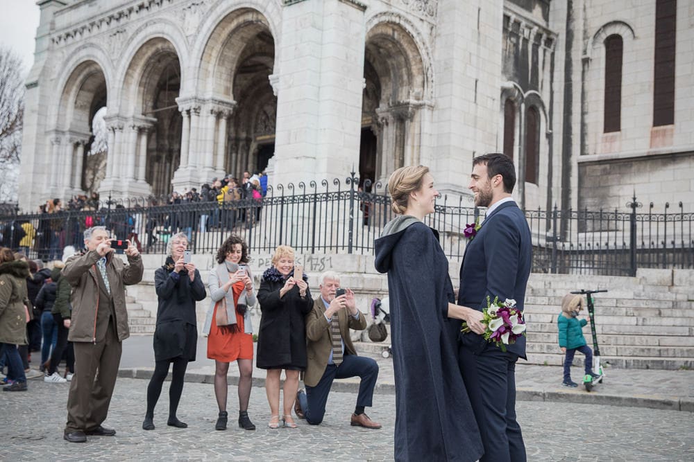 Wedding photos with tourists in Paris