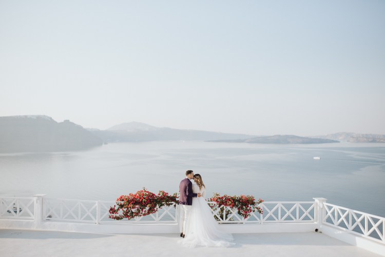 Elopement in Santorini - pictures captured by Elopement photographer Odrida from The Paris Photographer