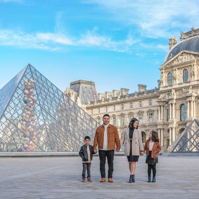 Family photos by Louvre Museum
