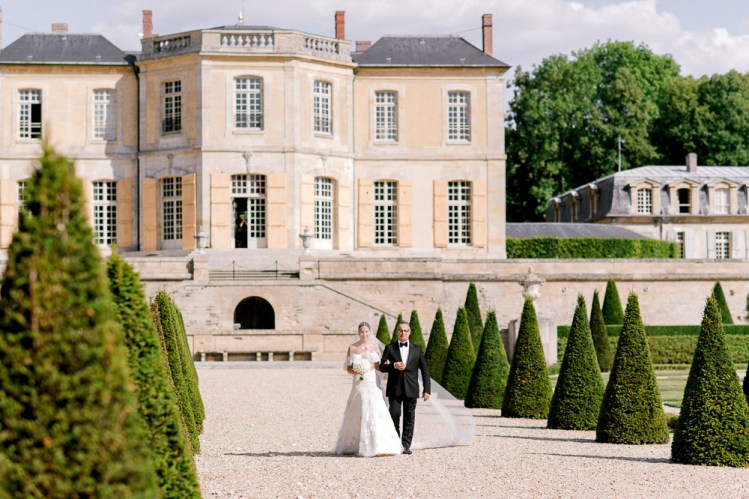 Father of bride walking her daughter down the isle at Chateau de Villette