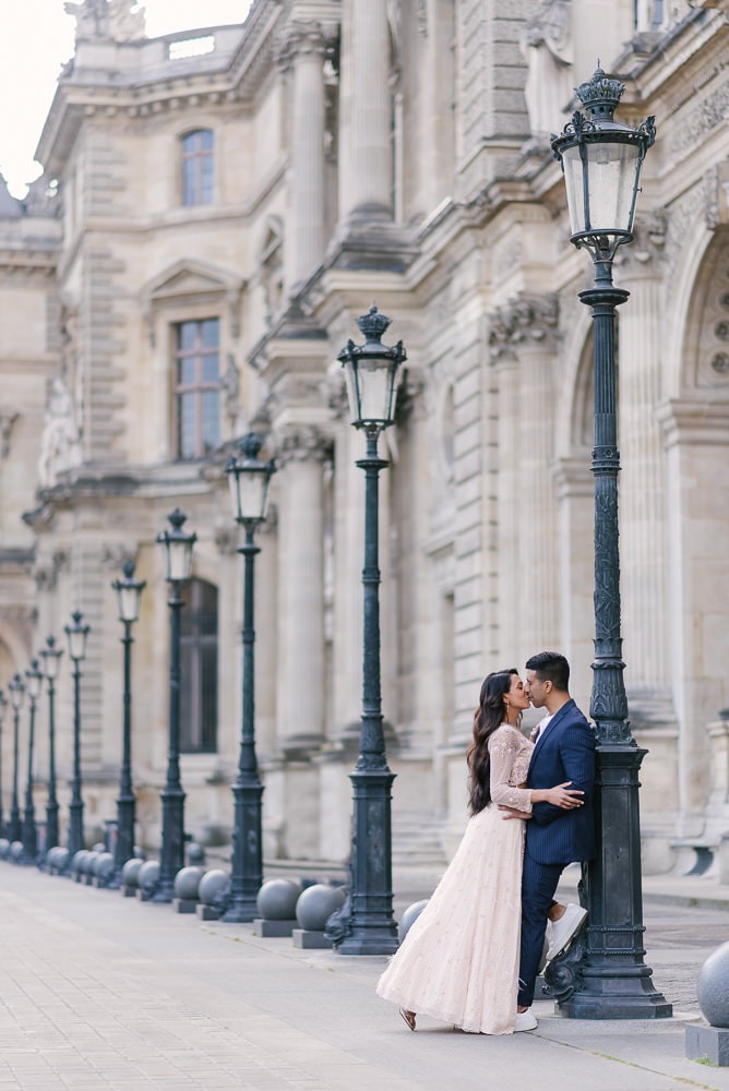 Honeymoon photo session in Paris
