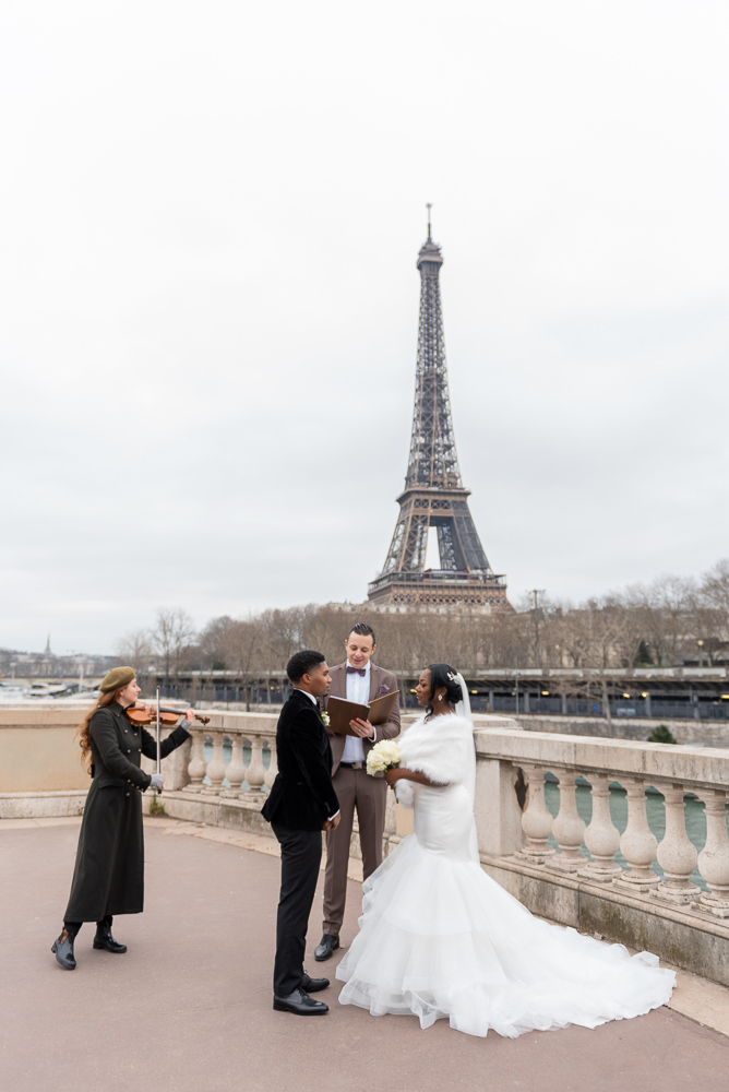 Paris elopement at the Eiffel Tower with violinist and Paris officiant