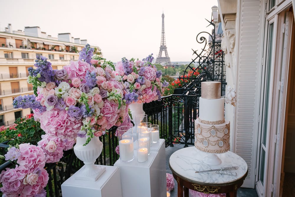 Paris elopement photographer - dream elopement setup with Eiffel Tower view