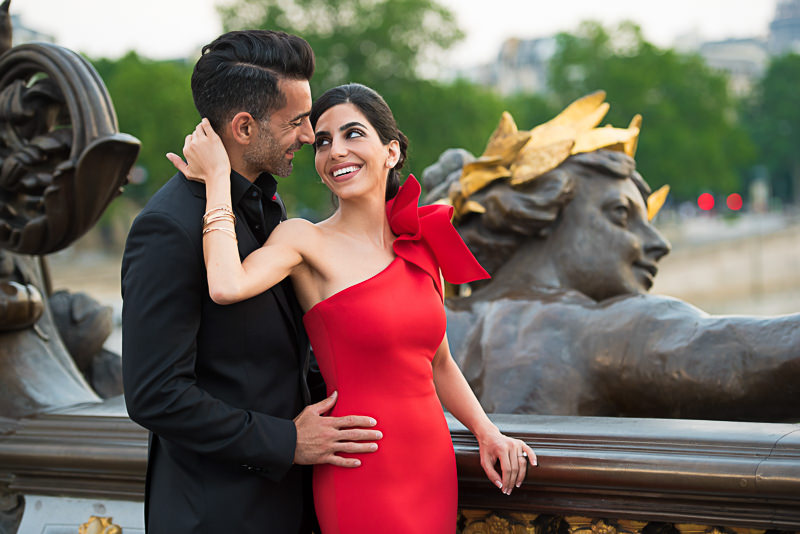 Gorgeous red evening dress ideal for engagement photos in Paris