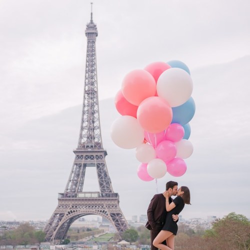 Paris engagement photo shoot props - White, blue and red big balloons