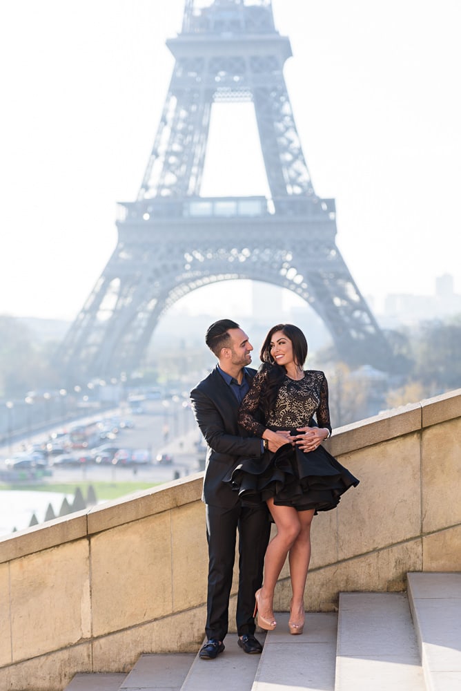 Paris photographer engagement - Beautiful engagement photos by the Eiffel Tower