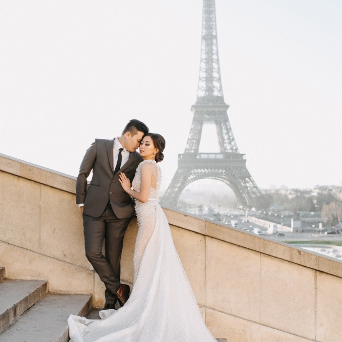 Paris pre wedding pictures with asian bride and wedding dress by Eiffel
