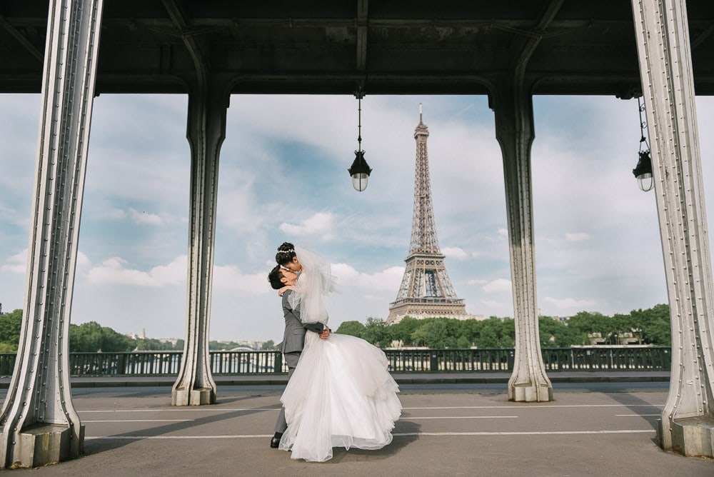 paris wedding photoshoot package - The romantic lift