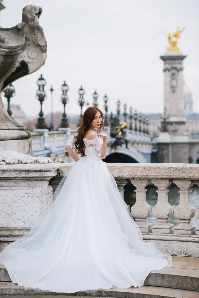 pre wedding photography paris beautiful portrait of an asian bride on the alexander 3 bridge in paris