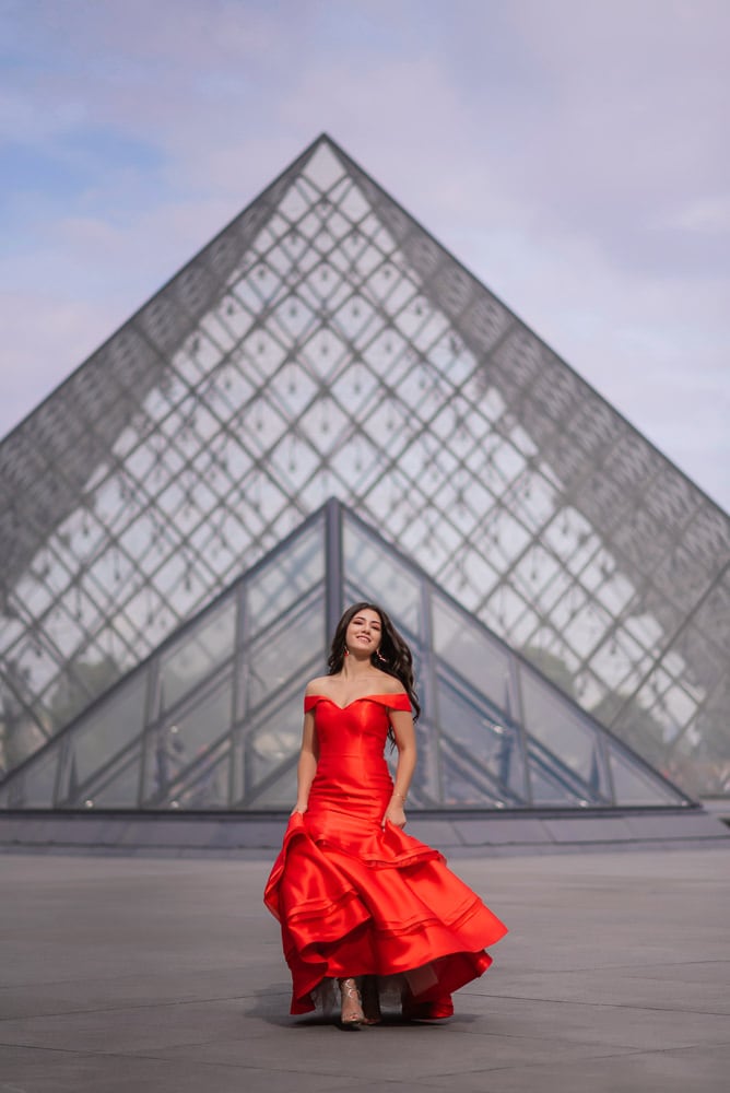 quinceanera photo session - louvre pyramid