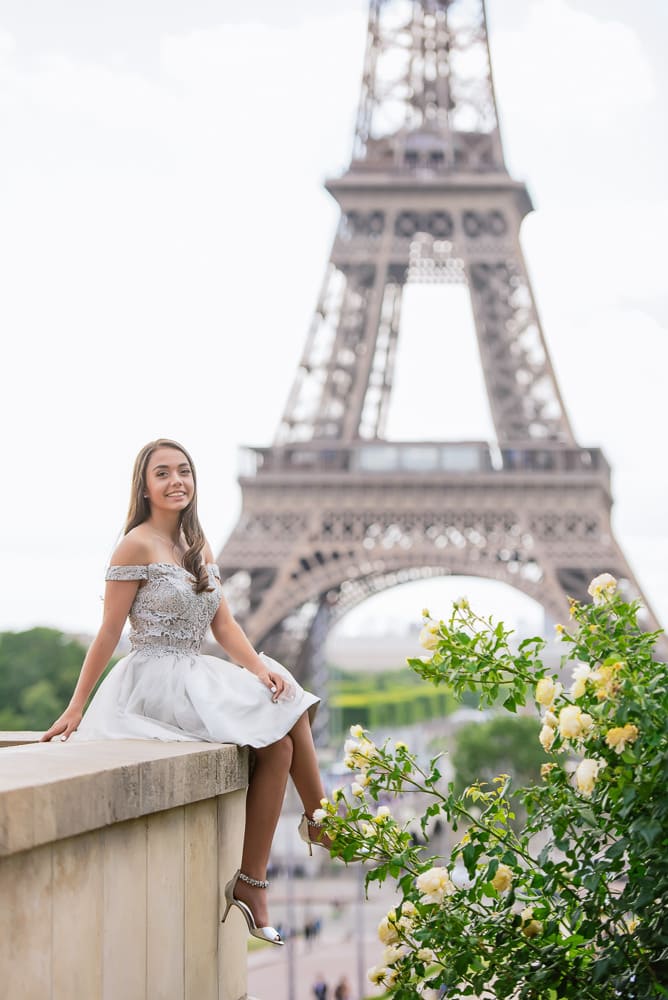 quinceanera picture ideas - yellow roses and eiffel tower