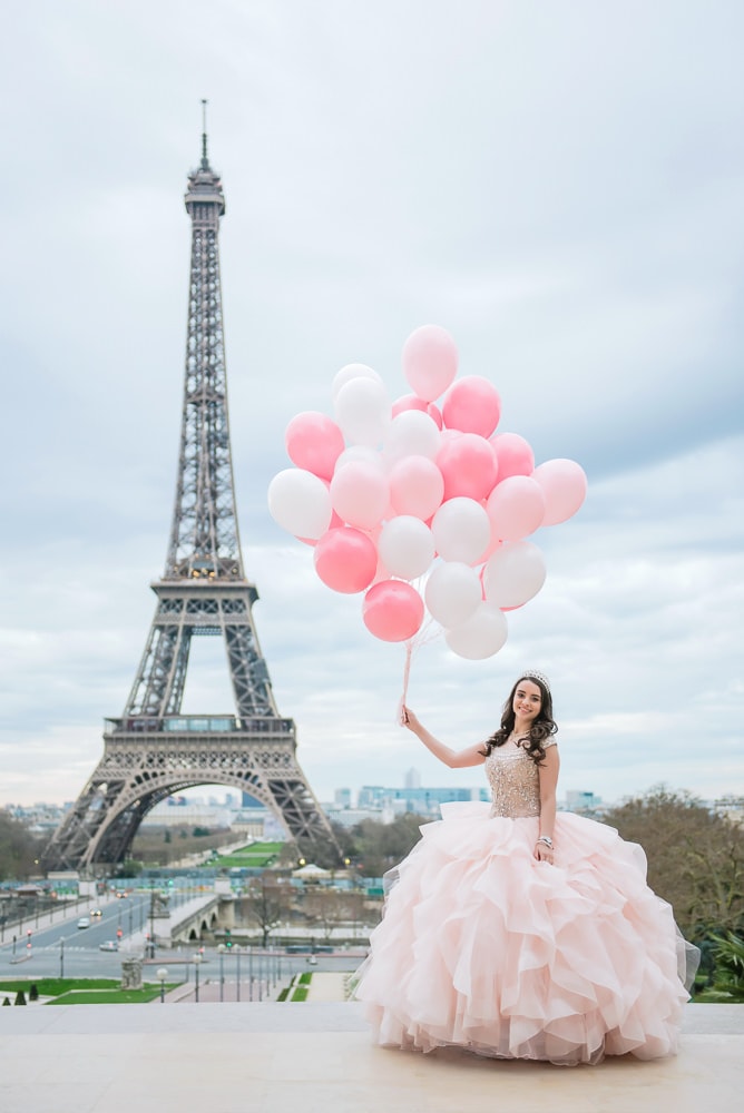 quinceanera pictures with balloons et eiffel tower