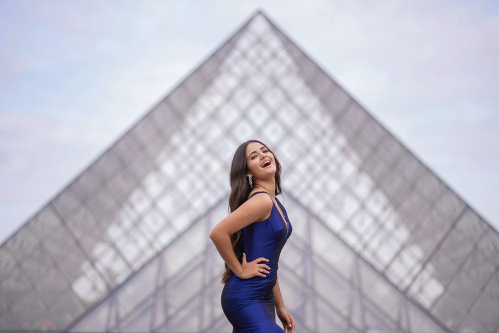 where to take quinceanera pictures - louvre pyramid
